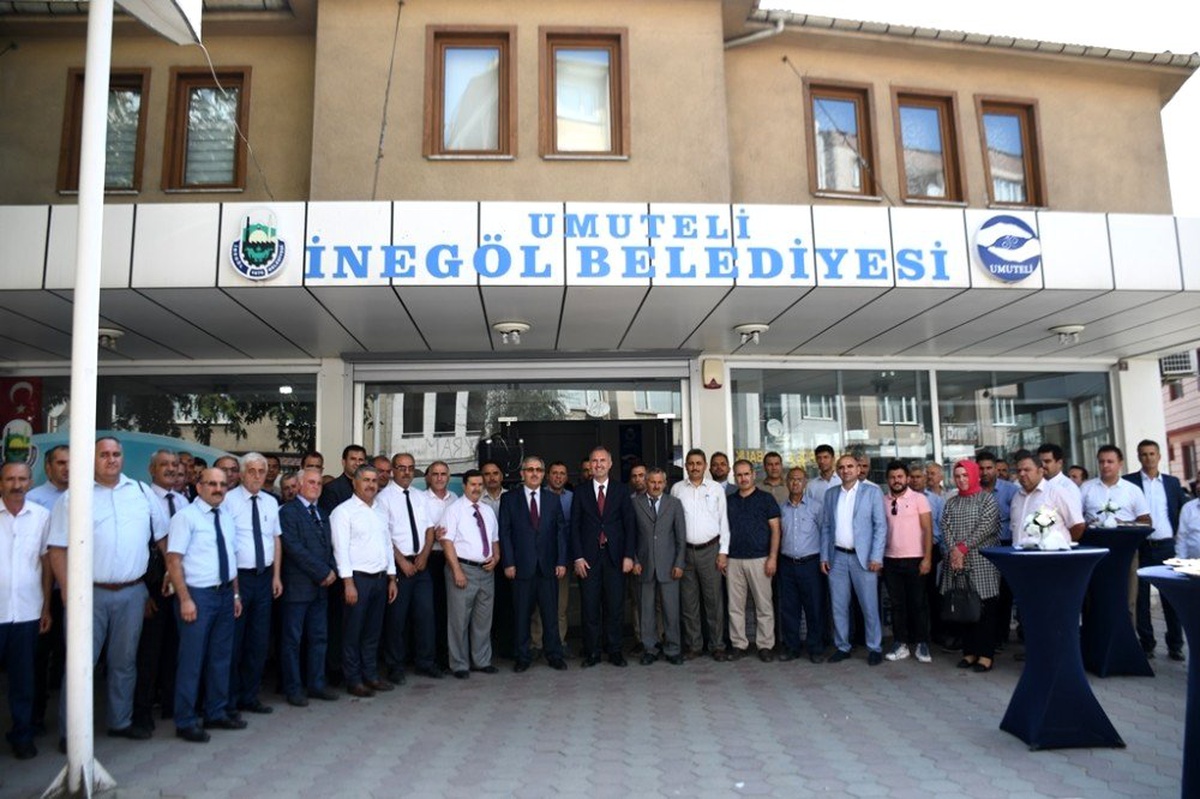 İnegöl Belediyesi\'nden kırtasiye yardımı
