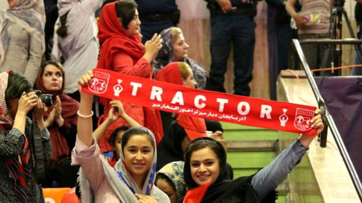 İran\'da kadınlara stadyum yasağını protesto edip kendini yakan genç kız yaşama veda etti