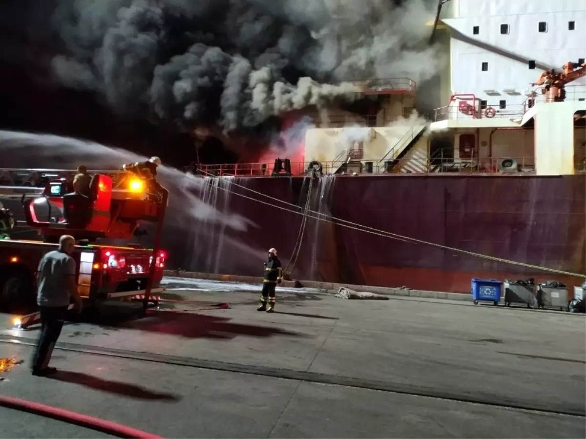 İskenderun körfezinde buğday yüklü gemide çıkan yangın 4 saat süren çalışmayla söndürüldü