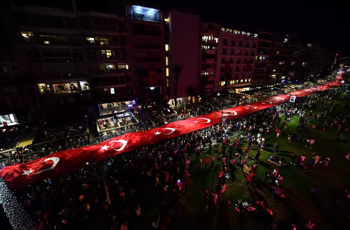 İzmir\'de fener alayı coşkusu