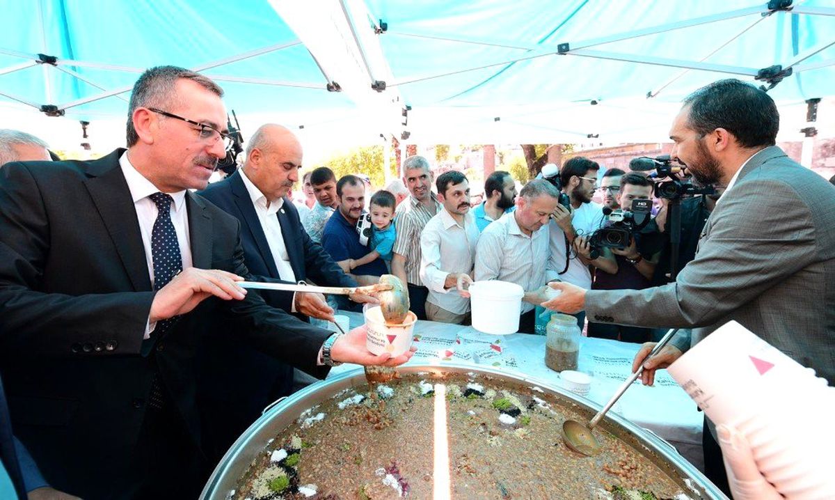 Kahramanmaraş\'ta 6 bin kişiye aşure dağıtıldı