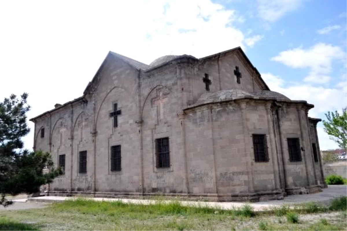 Kapadokya\'nın en büyük kilisesi turizme kazandırılacak