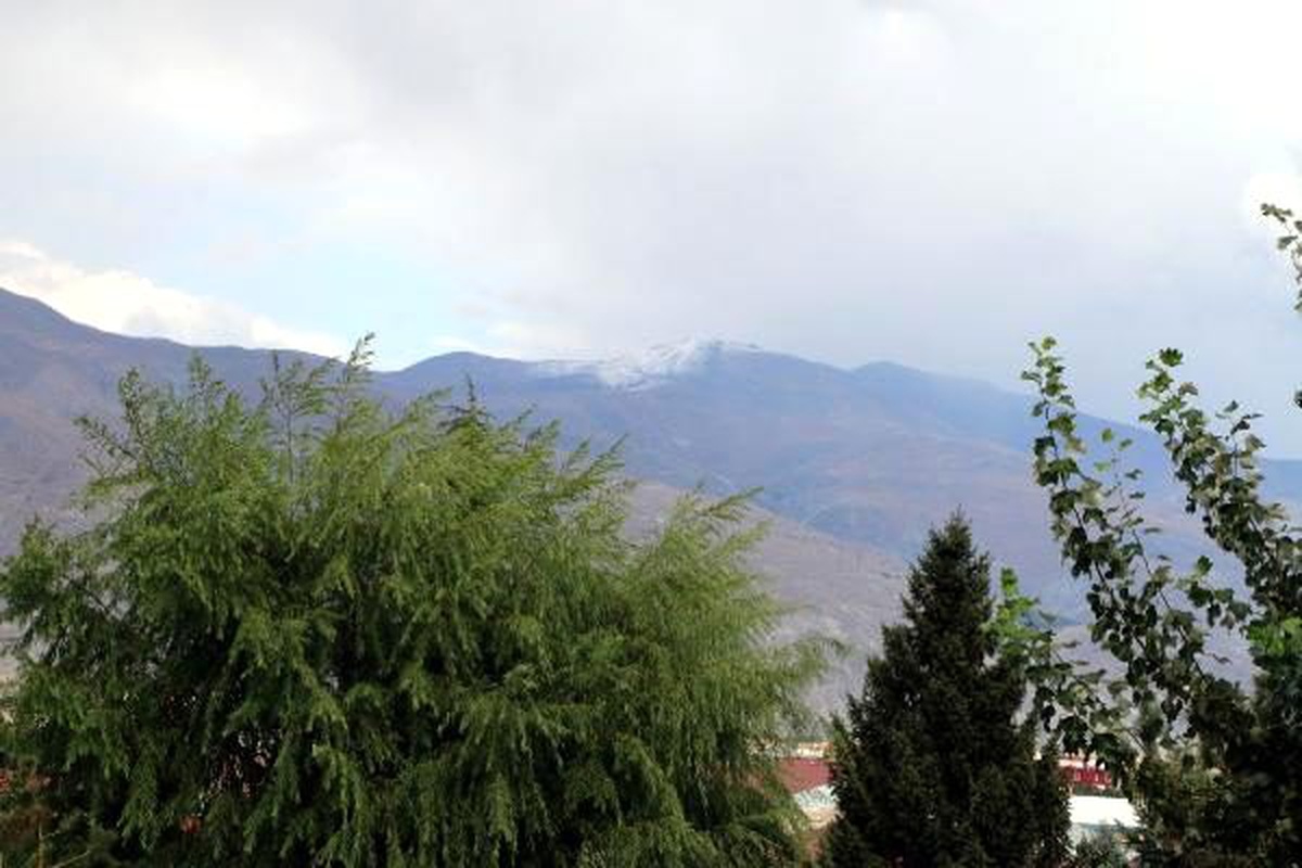Keşiş dağı\'nın zirvesi beyaza büründü