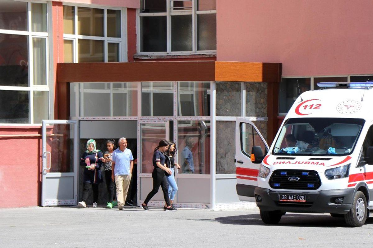 Kız lisesinde \'intihar\' paniği