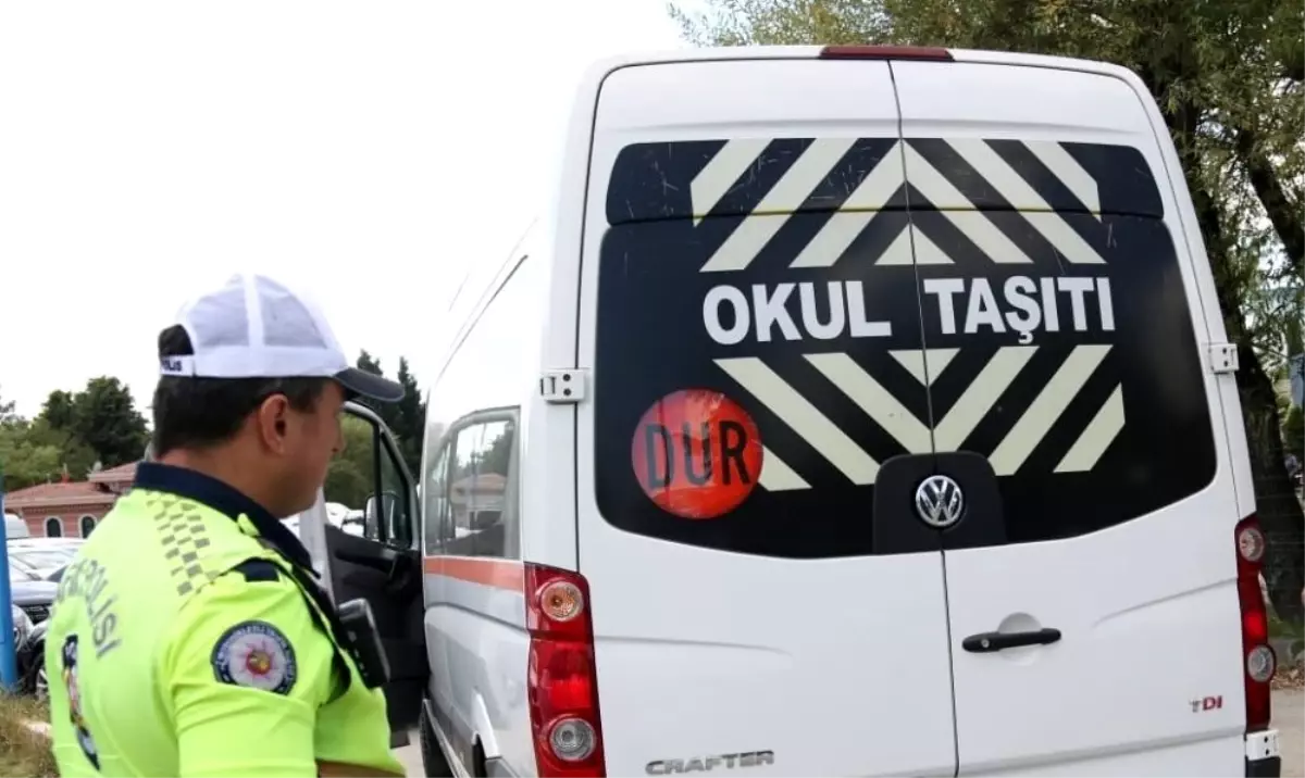 Kocaeli\'de okul önü ve çevresinde yapılan uygulamada aranan 9 kişi yakalandı