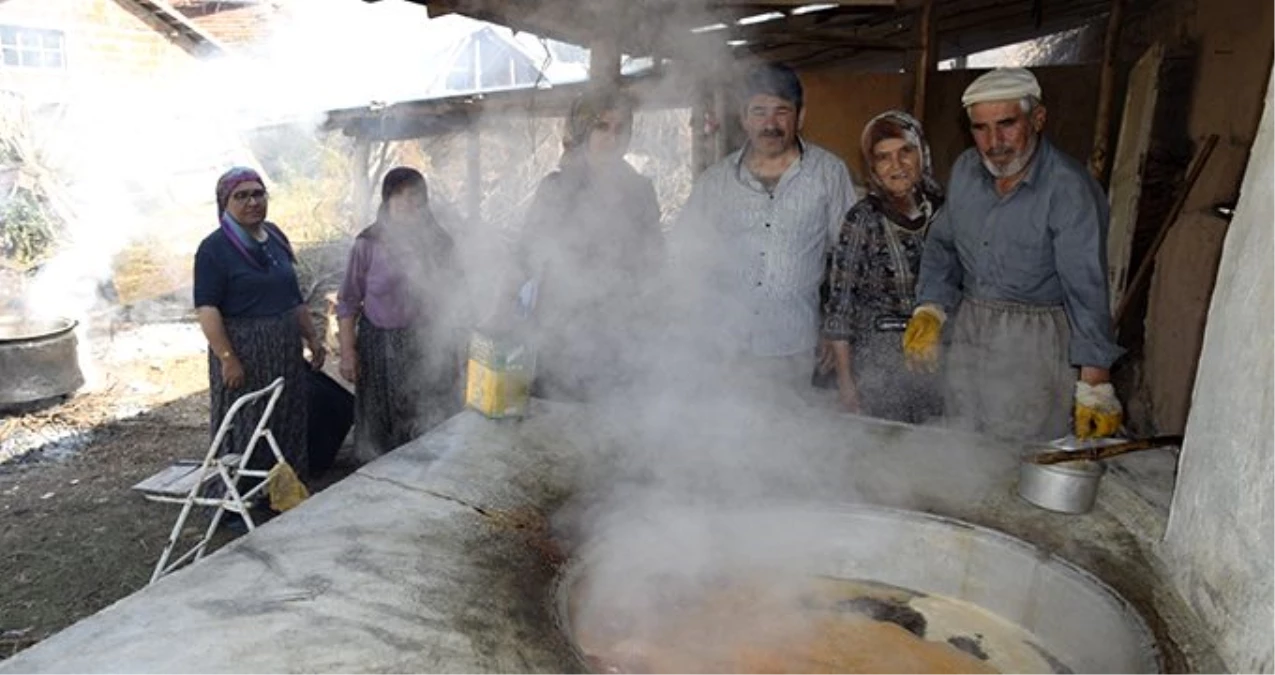 Köyde özel toprakla mayalanan pekmez 200 yıldır gelir kaynağı olmaya devam ediyor