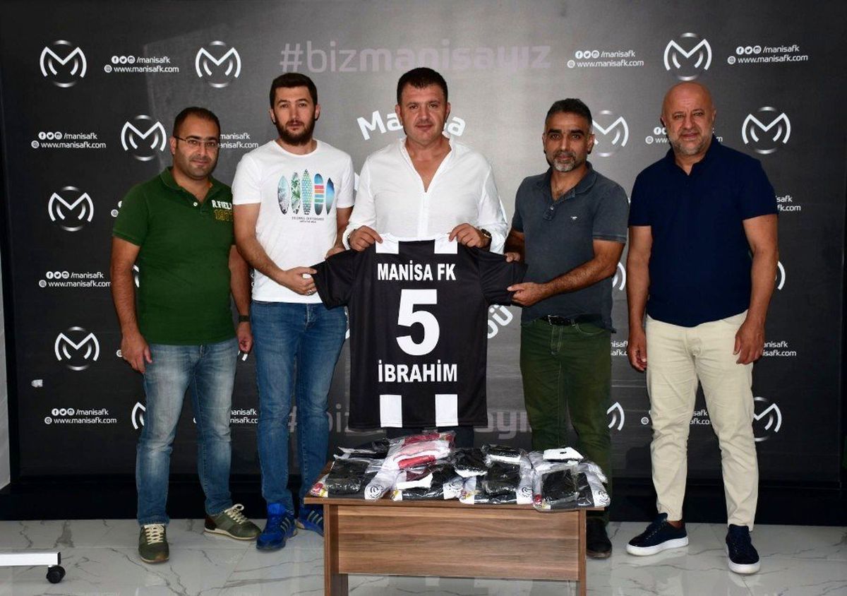 Manisa FK\'dan Gazeteciler Cemiyetine forma jesti