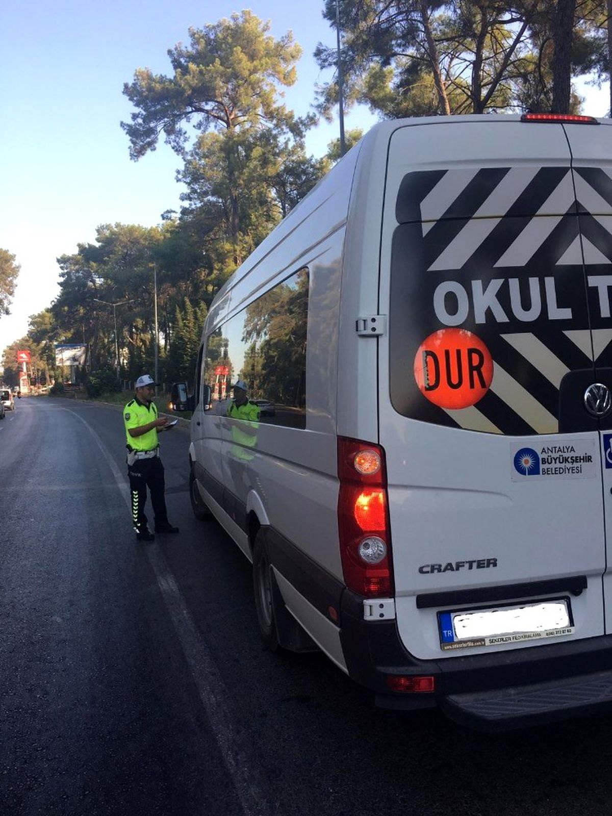 Okulun ilk gününde 19 okul servis aracına ceza verildi