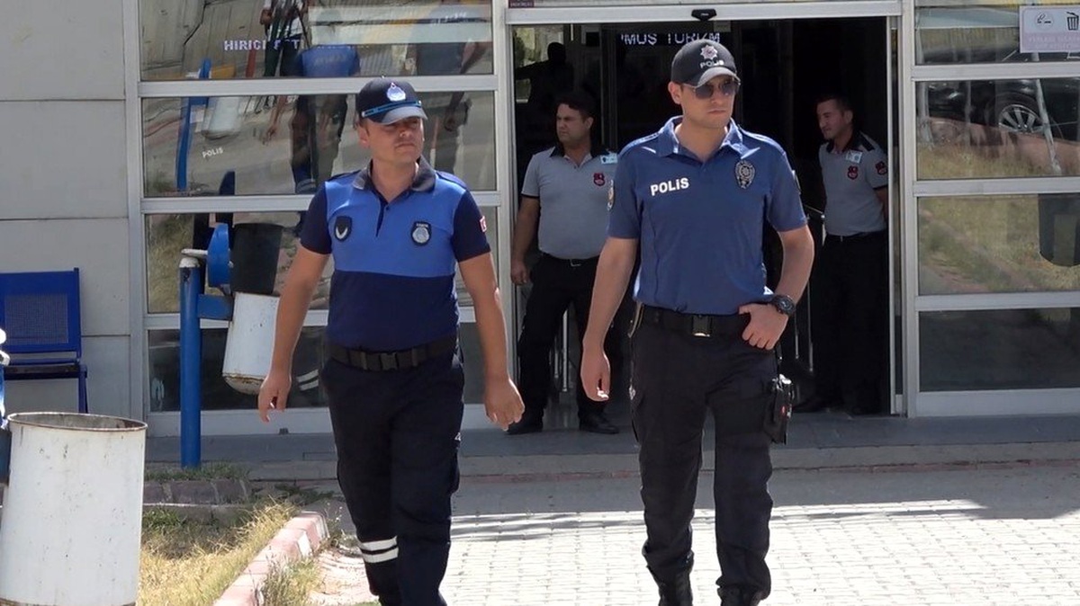 Polis ve zabıta ekiplerinden \'korsan taşımacılık\' nöbeti