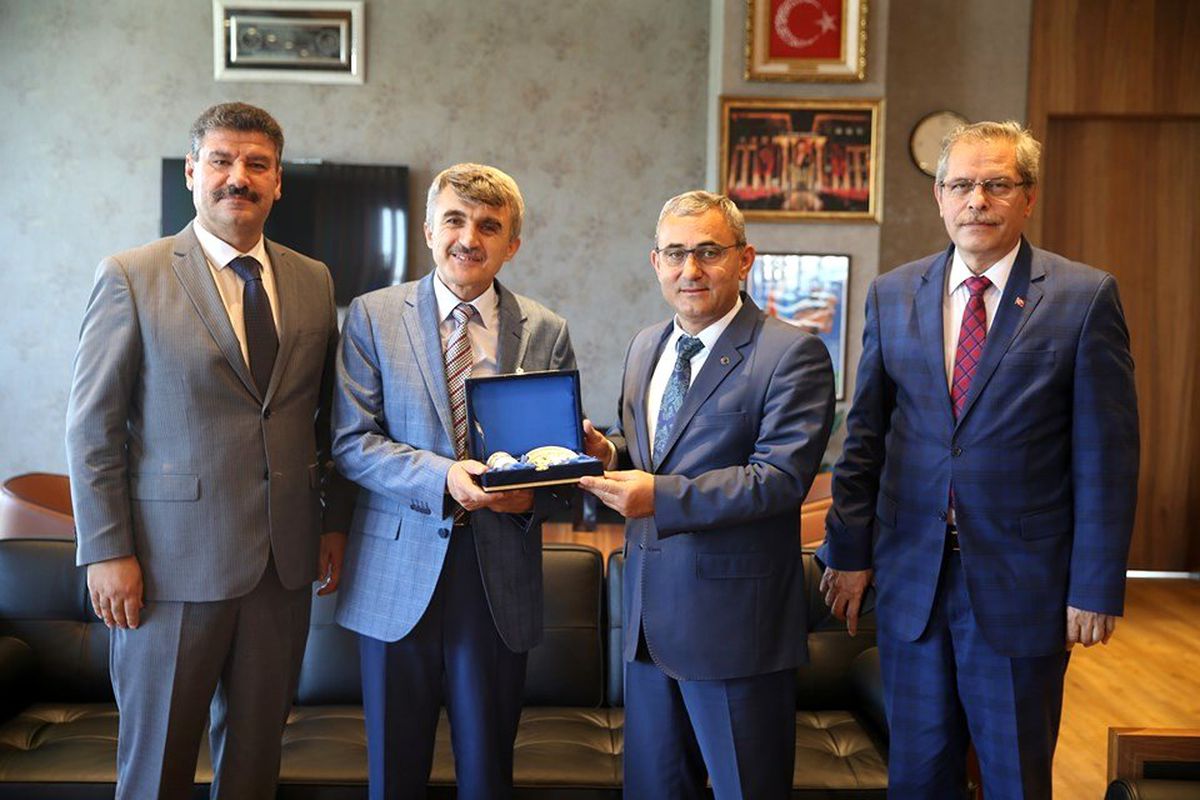 Rektör Uysal\'dan Başkan Işık\'a ziyaret