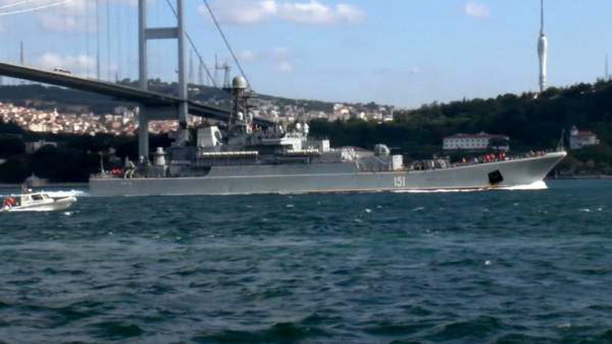 Rus savaş gemisi akdeniz\'e ilerliyor