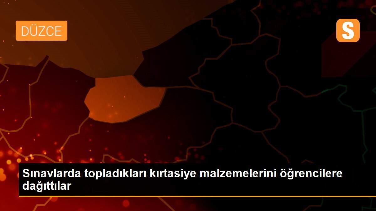 Sınavlarda topladıkları kırtasiye malzemelerini öğrencilere dağıttılar