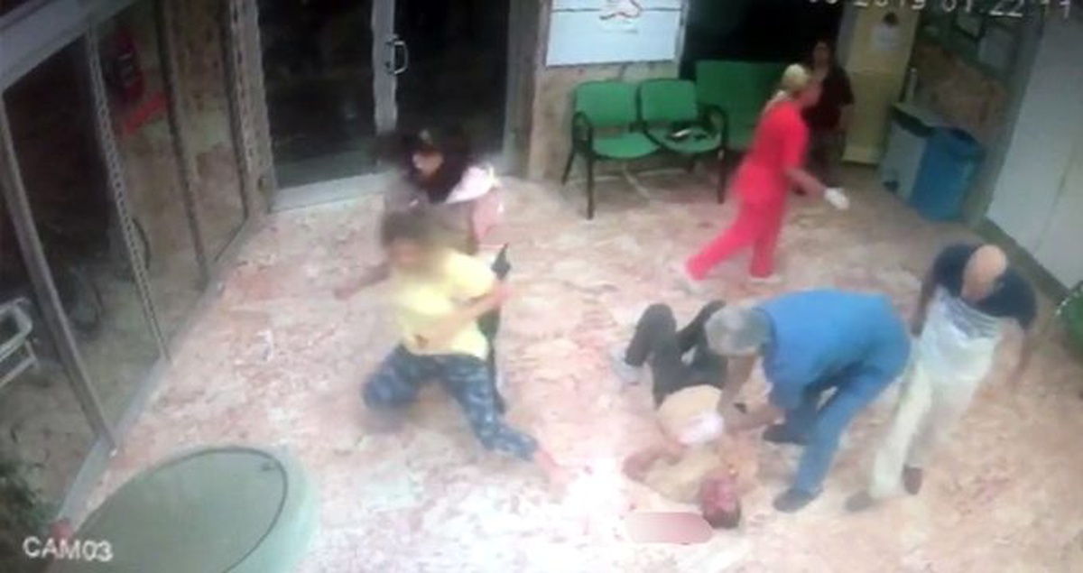 Sultangazi\'de eski eşin bıçaklanması sonrası yaşananlar kameralarda