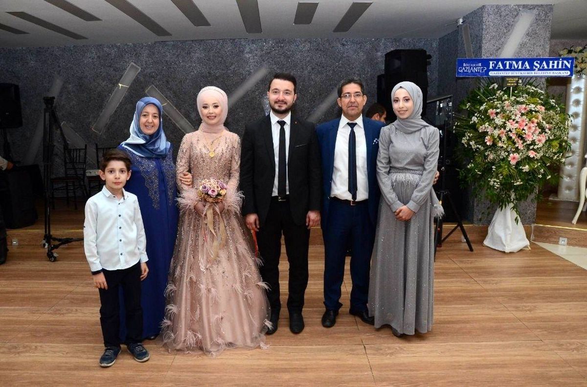 Sunucu Kaya\'nın mutlu günü