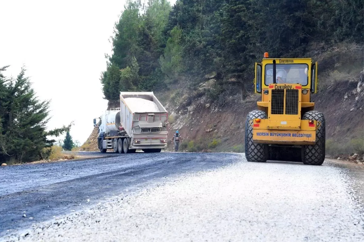 Tarsus\'ta 2 yıldır asfaltlanması beklenen yolda çalışmalar başladı