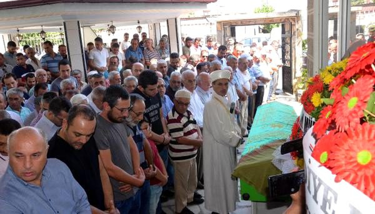 Ulviye öğretmen, gözyaşlarıyla son yolculuğuna uğurlandı