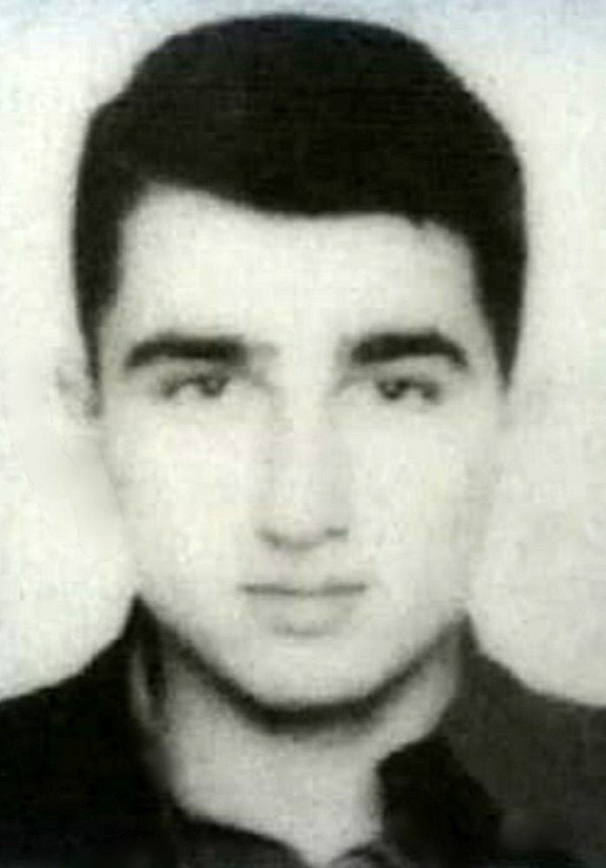 Yatağında tabancayla vurulmuş halde ölü bulundu