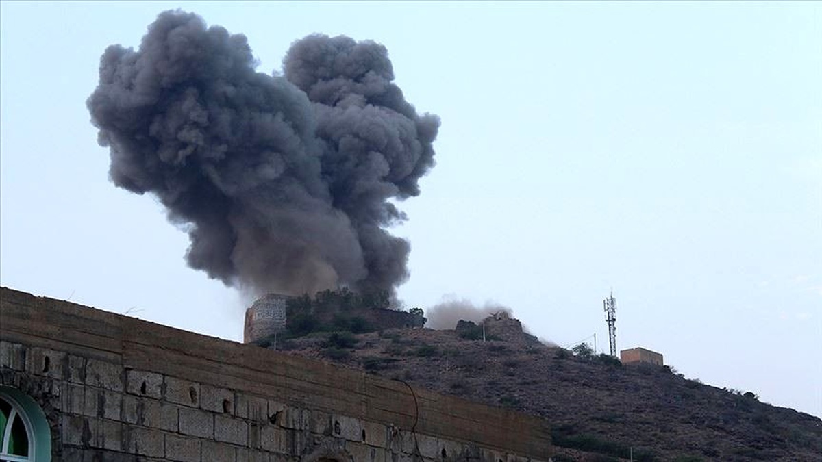 Yemen\'de Husilere ait silah deposunda patlama: 7 ölü