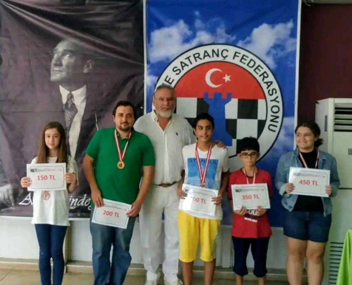 Yunusemreli satranççılar İzmir Açık Satranç Turnuvasına katıldı