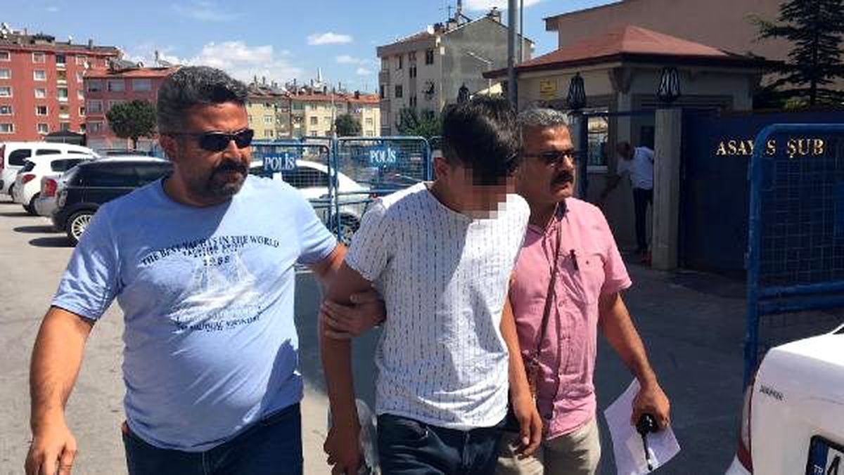 17 yaşındaki öğrenci, \'yan bakma\' nedeniyle aynı yaştaki öğrenciyi bıçakladı