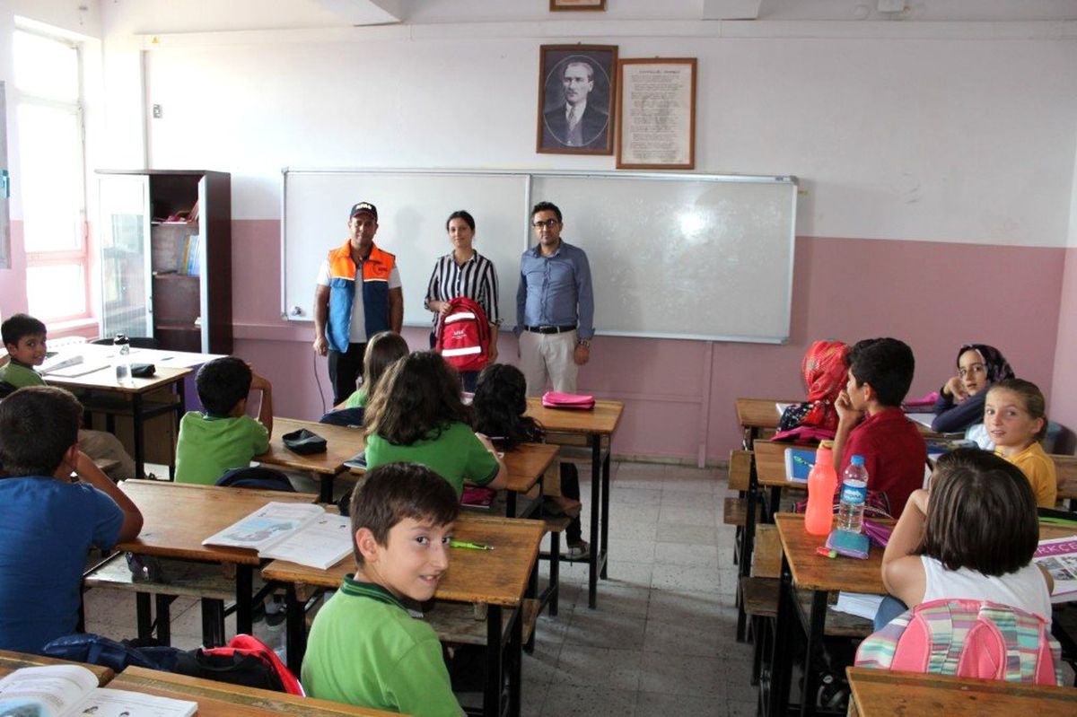 AFAD, okullarda afet çantasını tanıttı