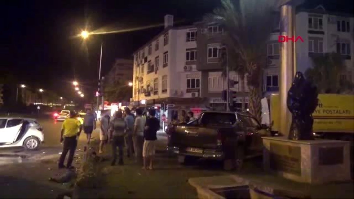Antalya kamyonetle otomobil çarpıştı 6 yaralı