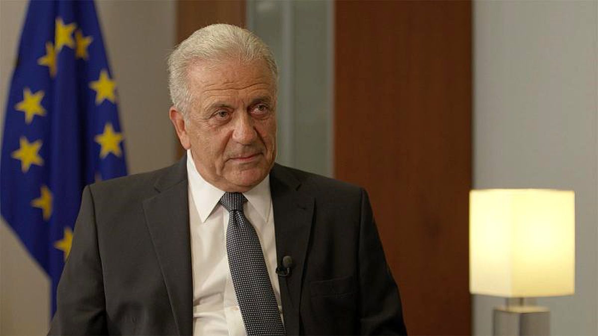 Avramopoulos\'tan Türkiye\'ye: Mülteci anlaşması baskı ya da pazarlık aracı olarak kullanılmamalı