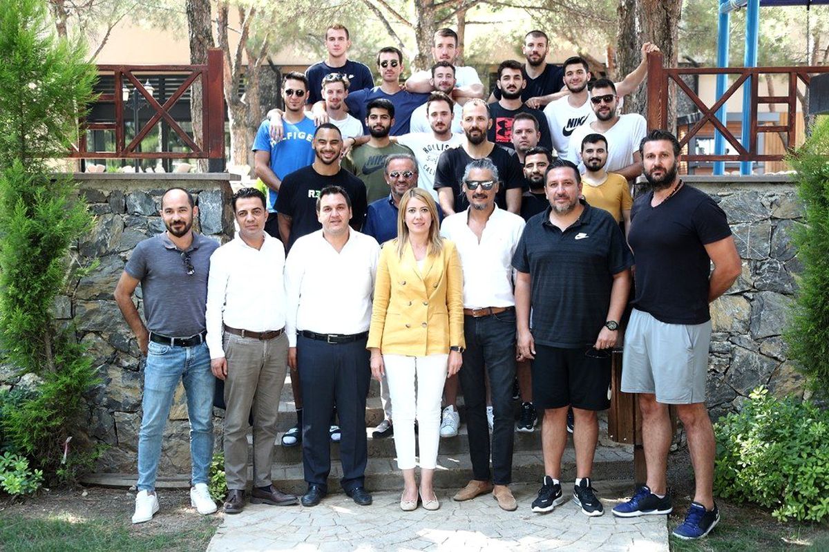 Başkan Doğan Denizli Basket\'i Manisa\'ya uğurladı