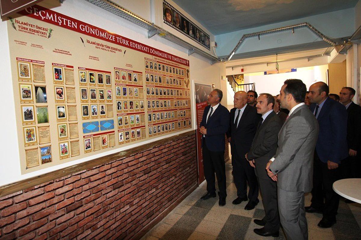 Bayburt Milli İrade Anadolu Lisesi\'nde Edebiyat Sokağı açıldı