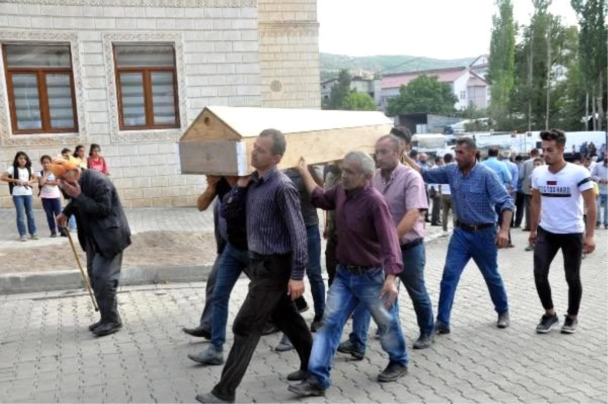 Bitlis\'te minibüs şarampole yuvarlandı: 10 ölü, 8 yaralı (4)