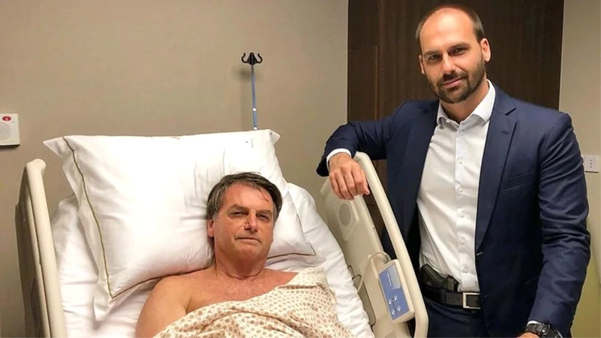 Bolsonaro\'nun oğlu hastanedeki babasını belinde silahla ziyaret etti