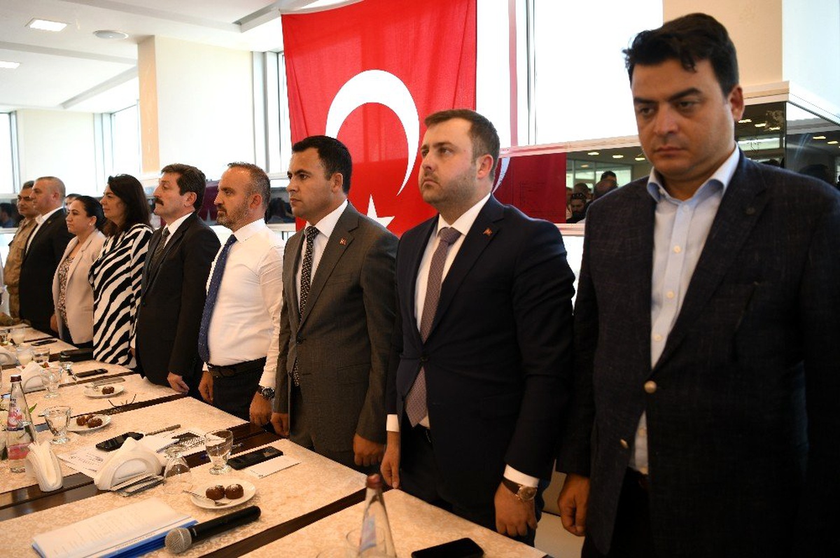 Bülent Turan: "O annelere destek olmak sizi AK Partili yapmaz, insan yapar"