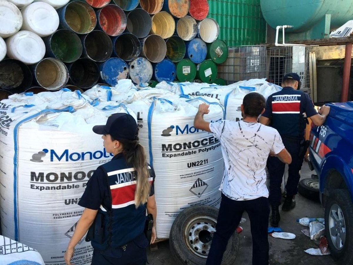 Çalıştıkları fabrikadan 10 tonluk ham madde çaldılar