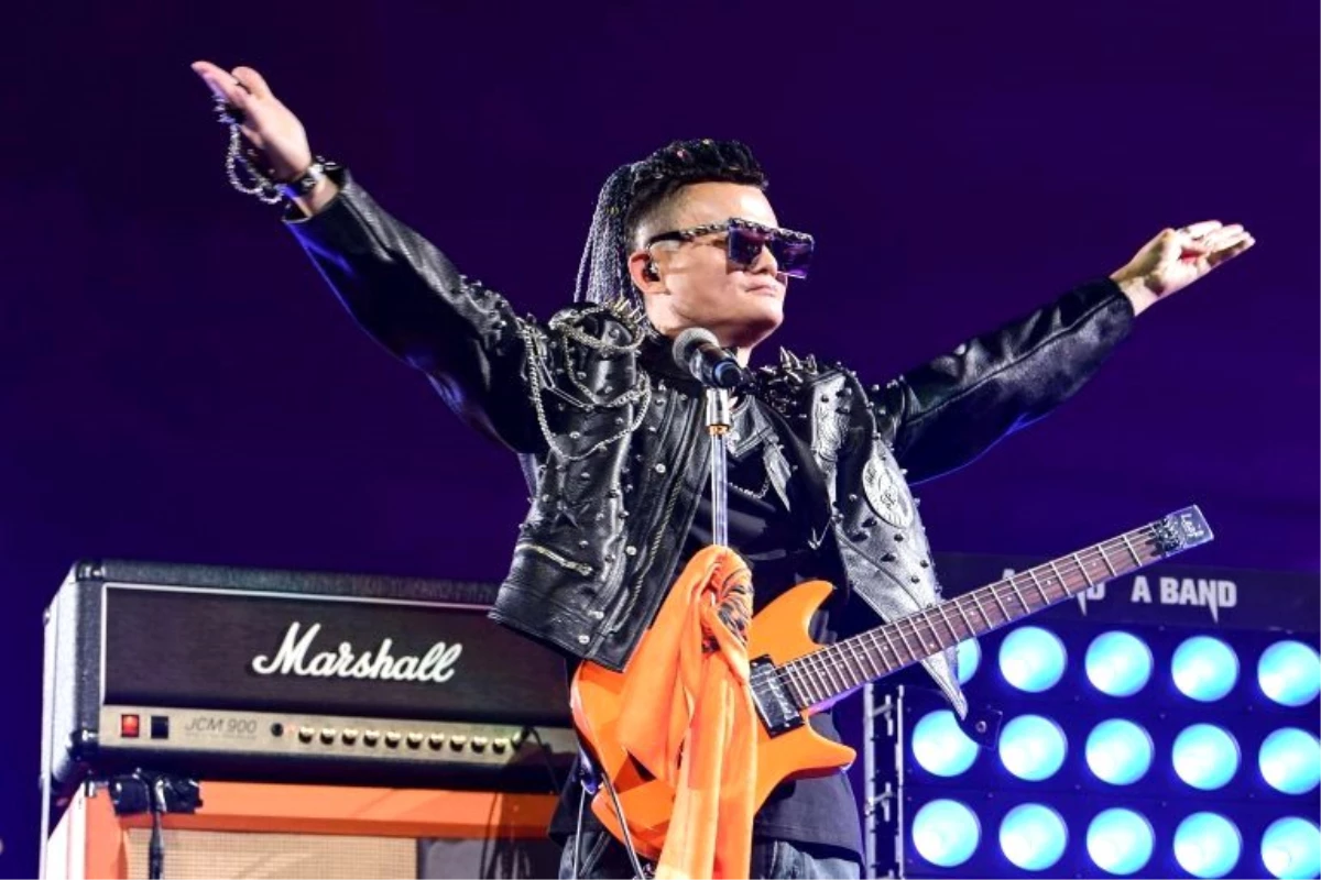 Çin\'in en zengini Jack Ma kurucusu olduğu Alibaba\'dan rock konseriyle emekli oldu