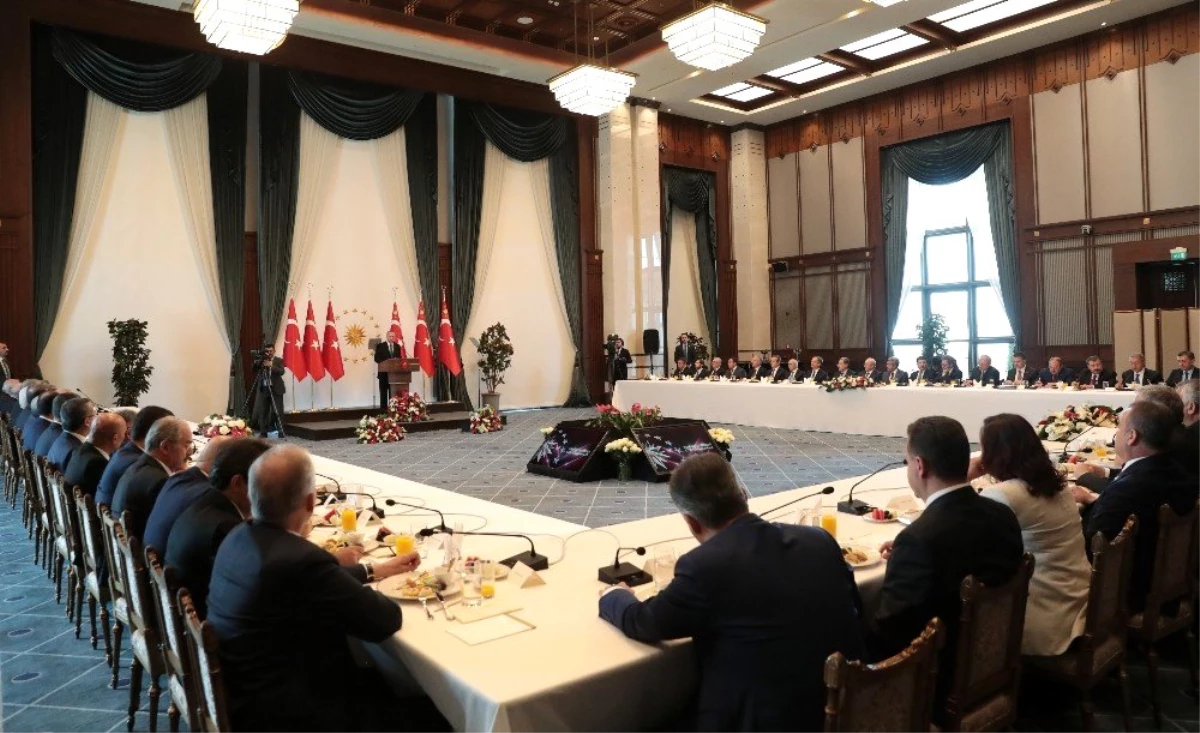 Cumhurbaşkanı Erdoğan büyükşehir belediye başkanları ile bir araya geldi