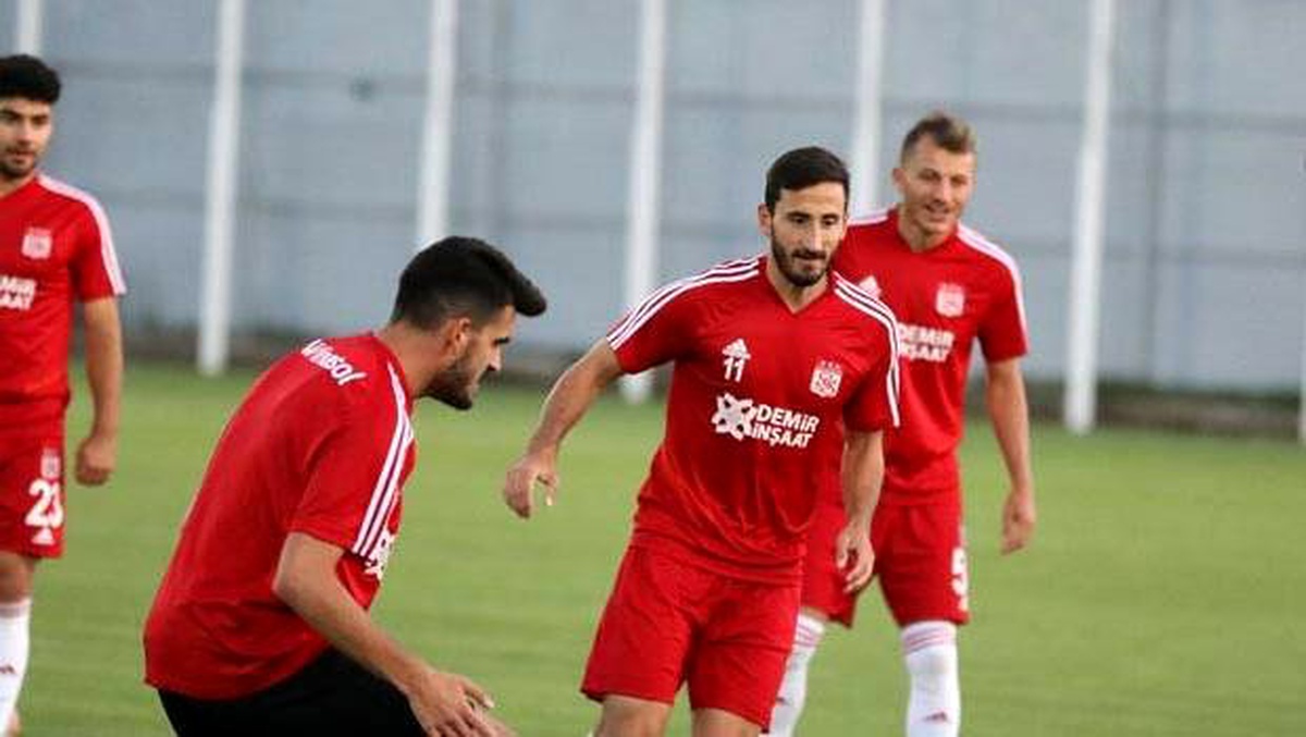 Demir Grup Sivasspor antrenmanı 4 eksikle sürdürdü