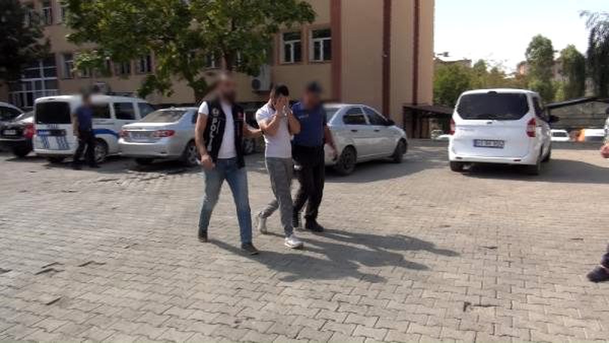 Elektrik süpürgesindeki uyuşturucuyu narkotik köpeği buldu: 4 tutuklama