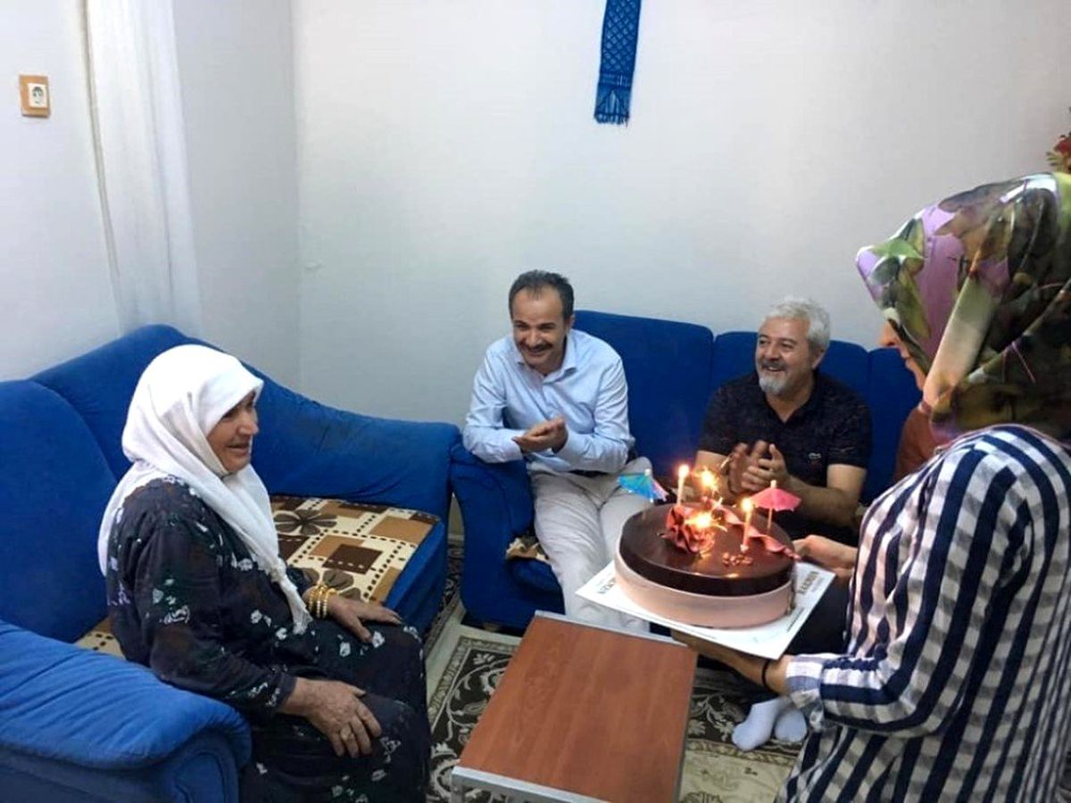 Emine teyzeye doğum günü sürprizi