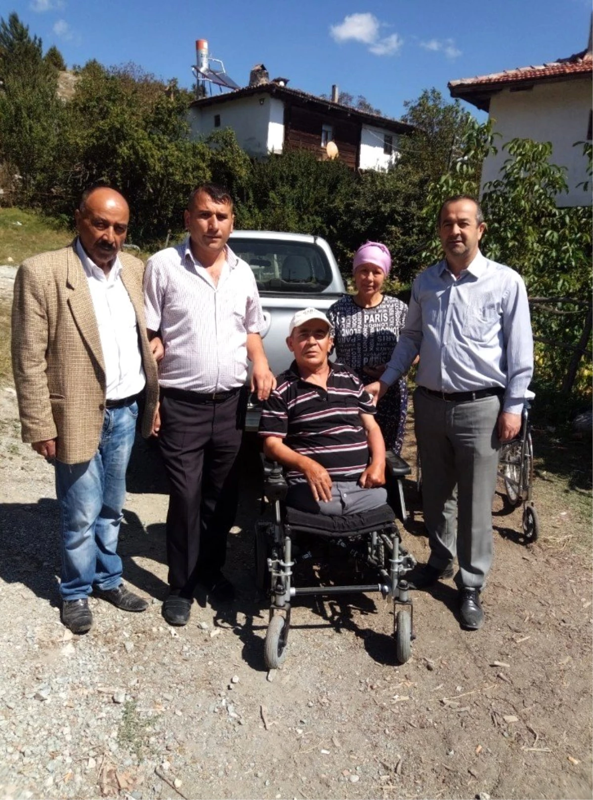 Engelliler Derneği\'nden ihtiyaç sahibi vatandaşa akülü tekerlekli sandalye yardımı