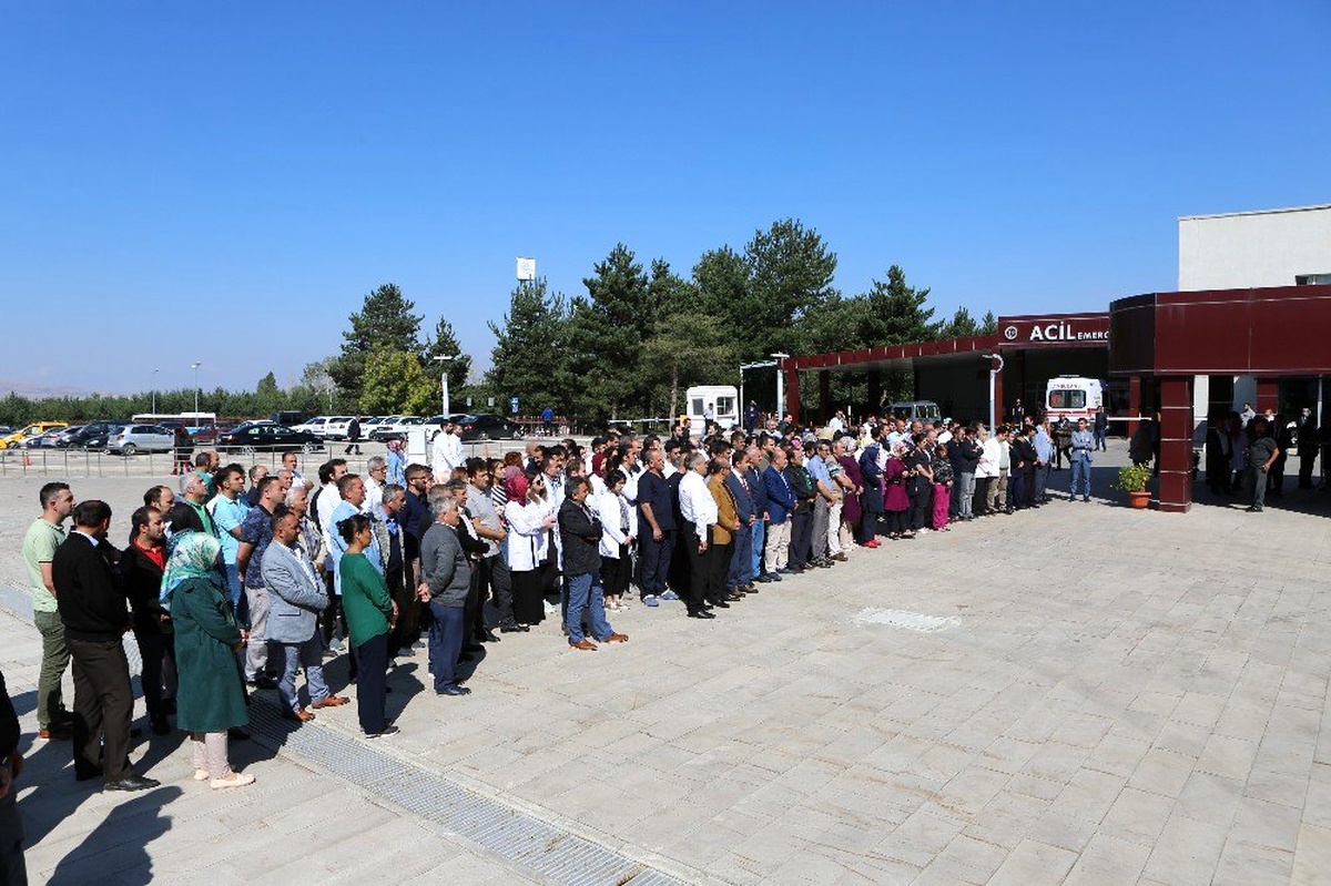 Erzurum\'da intihar eden doktor için tören düzenlendi