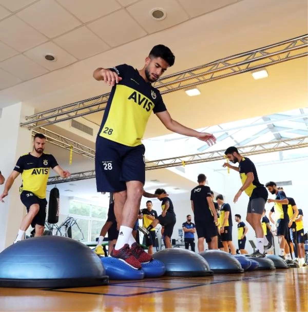 Fenerbahçe günün ilk antrenmanını tamamladı