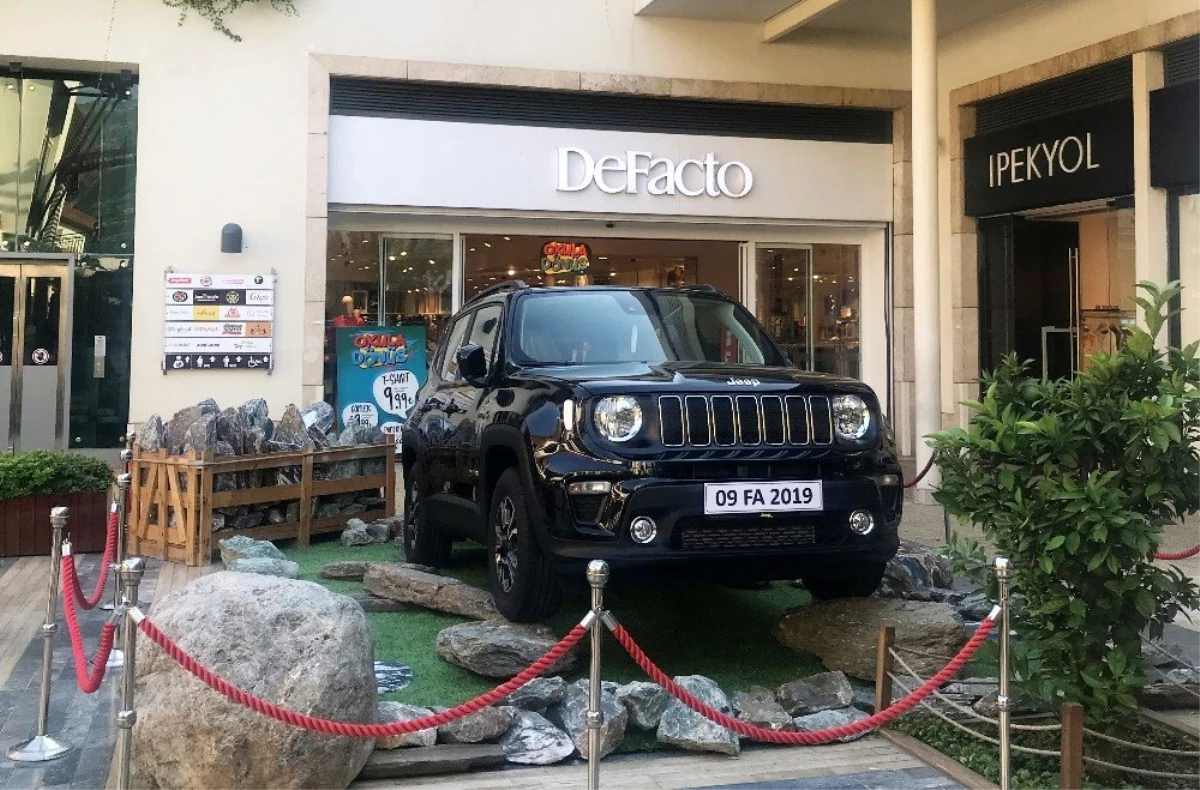 Forum Aydın\'da alışverişler Jeep Renegade sahibi yapıyor