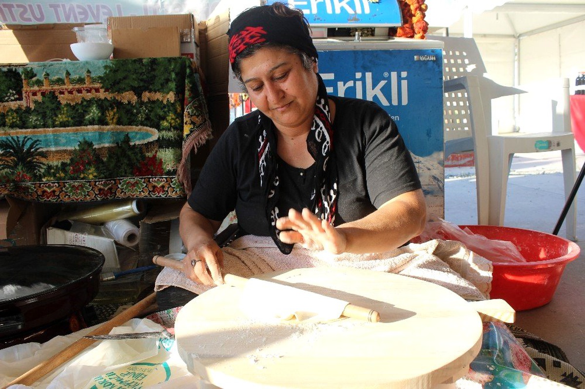 Gaziantep\'in meşhur lezzetleri Beylikdüzü\'nde görücüye çıktı