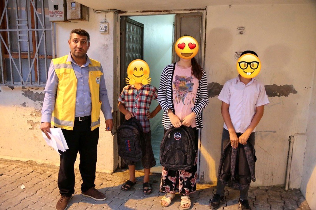 Haliliye\'de öğrencilere kırtasiye yardımı