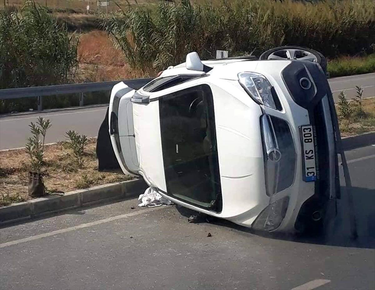 Hatay\'da cip refüje çarpıp devrildi: 2 yaralı