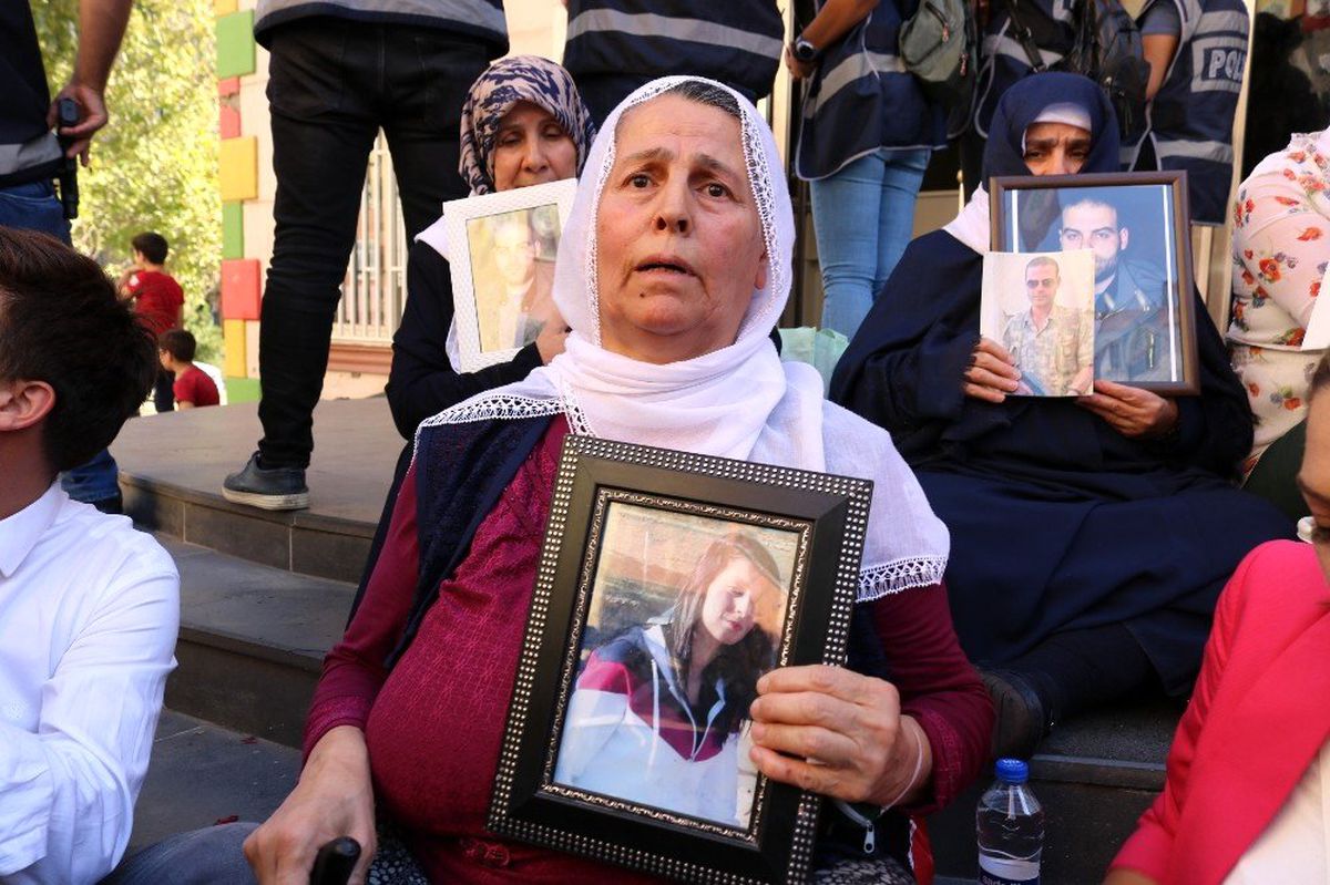 HDP önünde eylem yapan ailelerin sayısı 24\'e yükseldi