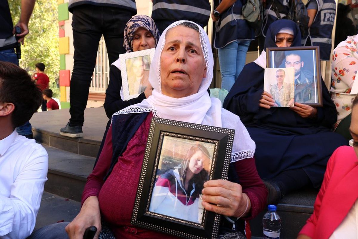 HDP önünde eylem yapan ailelerin sayısı 24\'e yükseldi