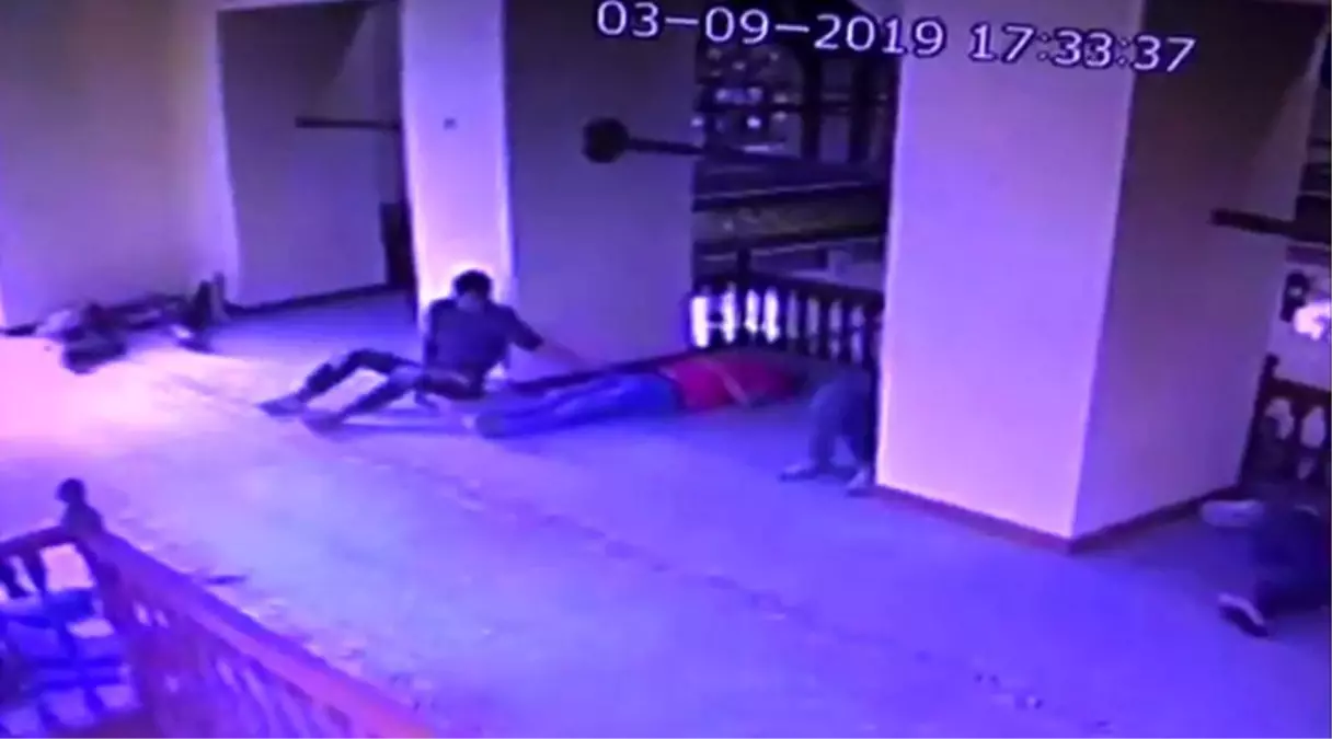 Hırsız, camide uyuyan vatandaşı kendisine hedef seçti