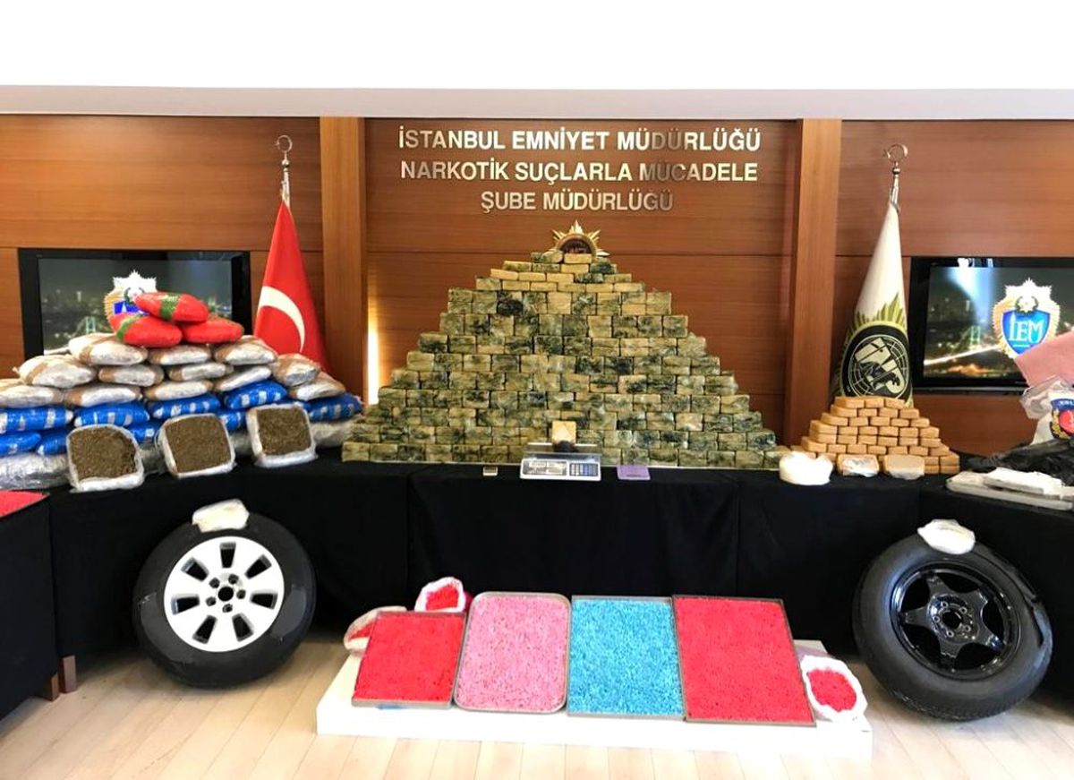 İstanbul\'da peş peşe uyuşturucu operasyonları: 22 gözaltı