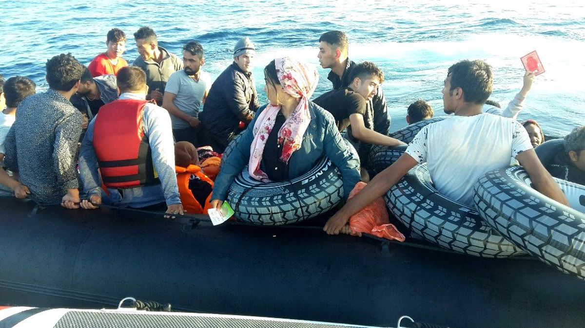 İzmir\'de 181 kaçak göçmen yakalandı